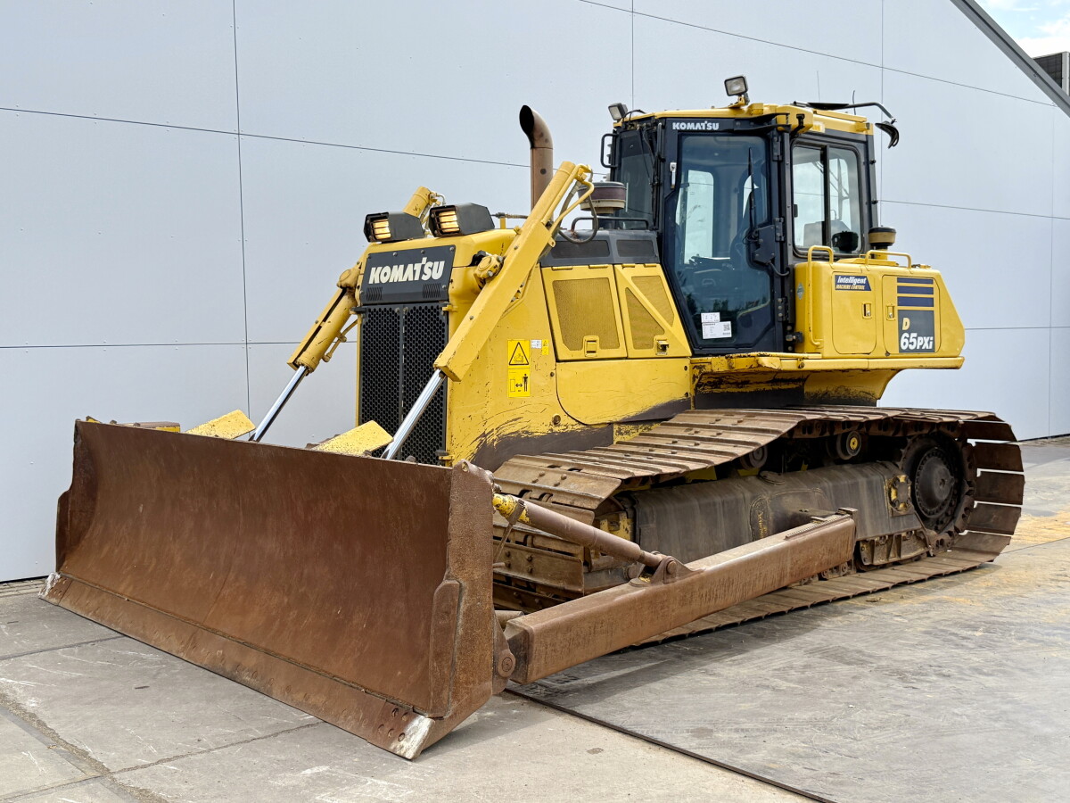 Komatsu D65PXi-18